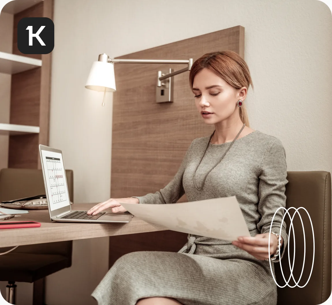 Специалист работает с электронным документооборотом в Контур.Экстерне